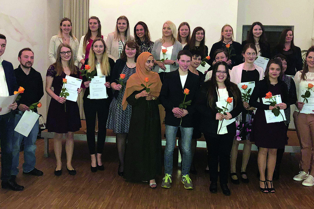 Gruppenbild: Schüler des Abschlussjahrgangs der PTA-Schule Münster