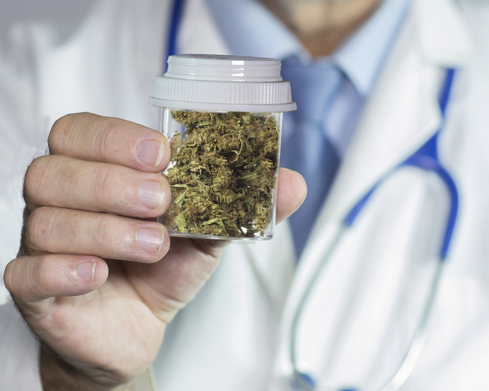 Arzt mit Medizinischem Cannabis Arzt mit Medizinischem Cannabis