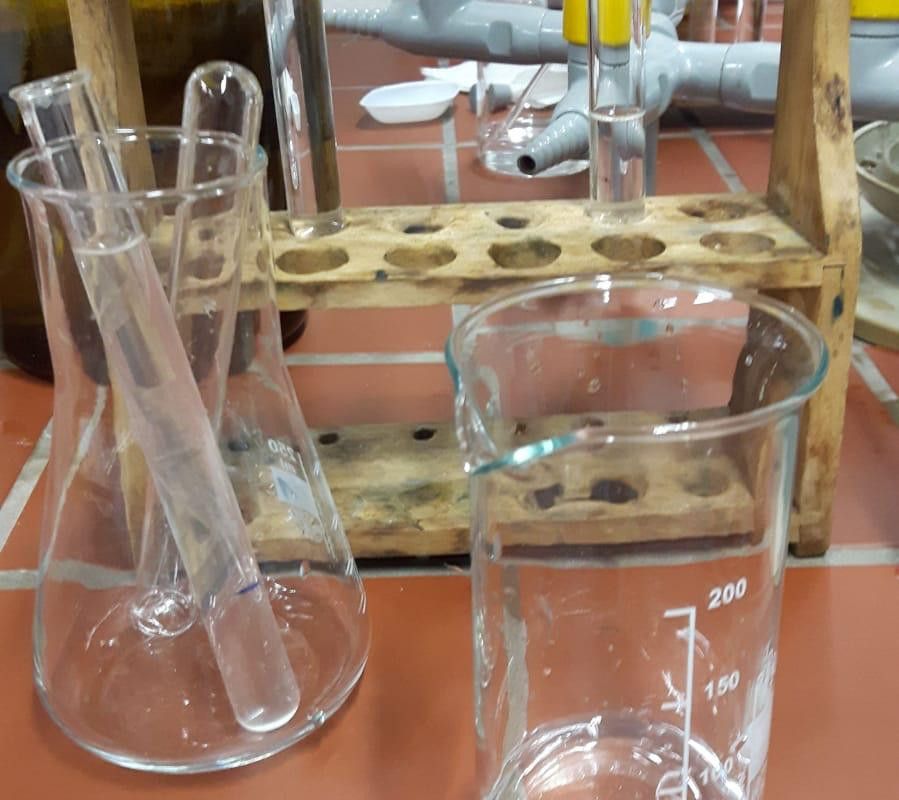 Typischer Labortisch