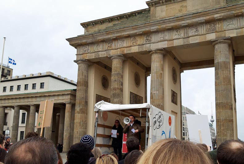 Ende der Demo vor dem Brandenburger Tor