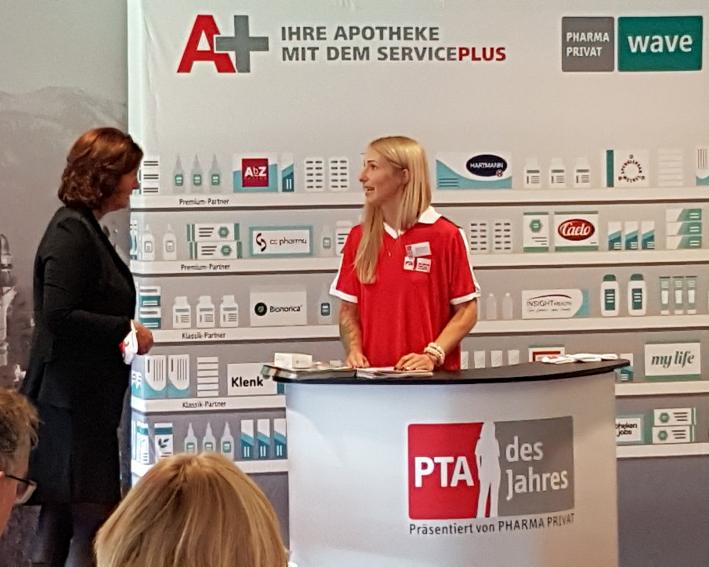 Svenja Paternoga berät Kundin Juliane von Meding.