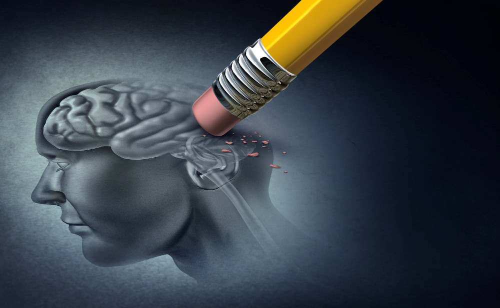 Gezeichneter Kopf, Bleistift mit Radierer radiert Gehirn weg