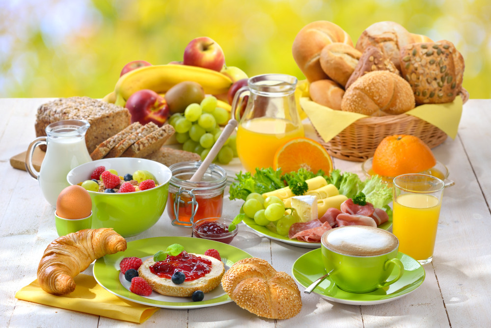 Gedeckter Frühstückstisch Gedeckter Frühstückstisch