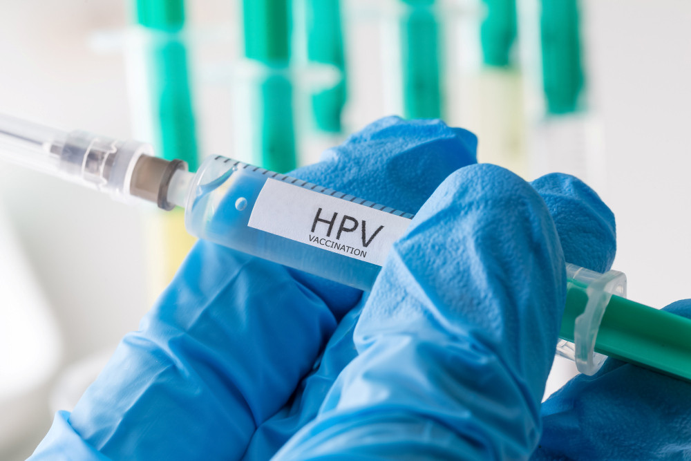 Spritze mit Aufschrift HPV