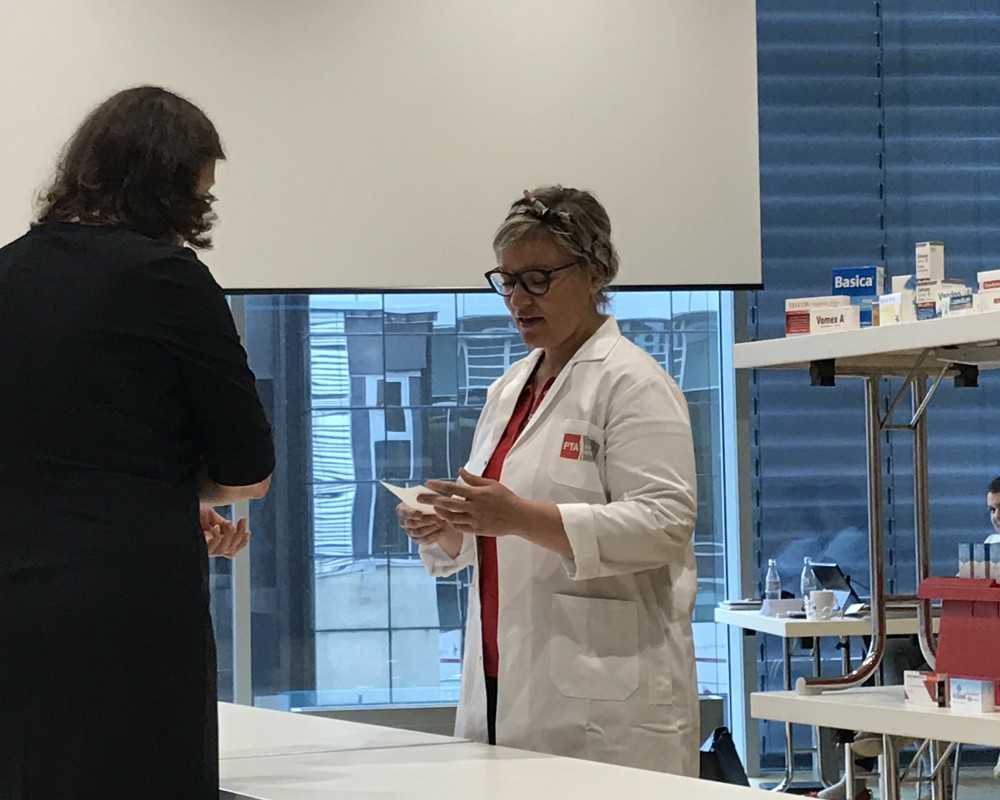 Carolin Kiesewetter im Beratungsgespräch mit Juliane von Meding
