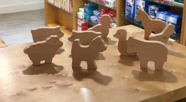 Holztiere für Kleinkinder aus der Marienapotheke