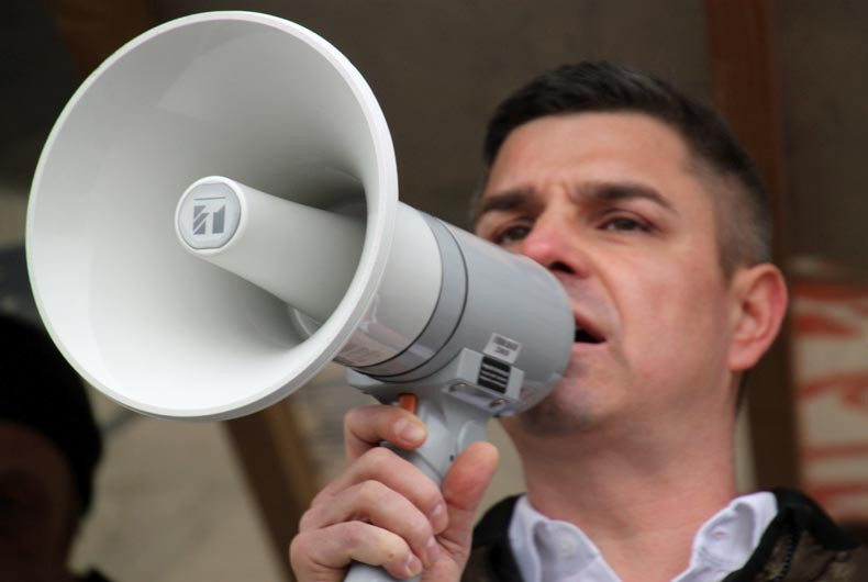 Andreas May mit Megaphon