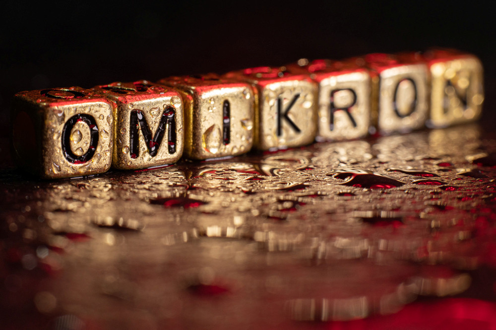 Name Omikron aus Buchstabenwürfeln
