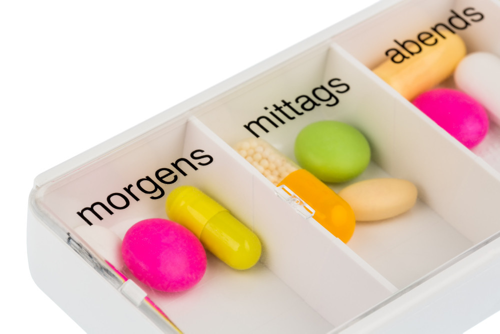 Tablettenspender mit Tabletten und Kapseln Tablettenspender mit Tabletten und Kapseln