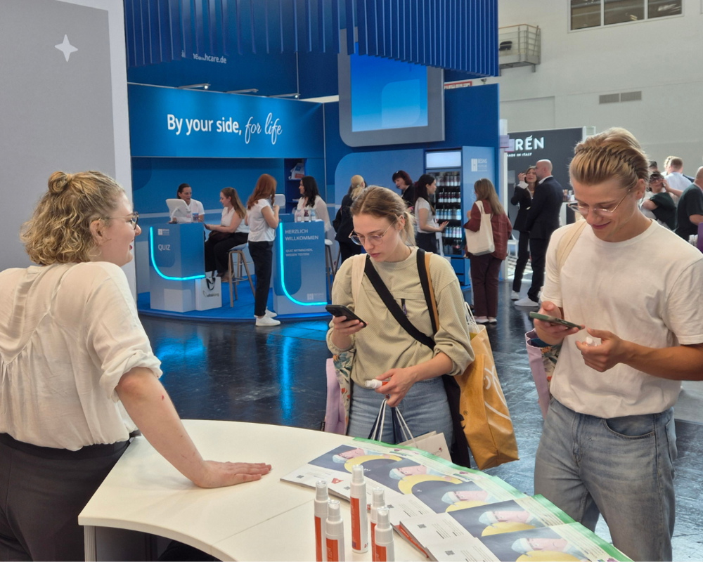 Handy gezückt und fleißig bewertet. Der Produkttest am Messestand von DAS PTA MAGAZIN war ein voller Erfolg.