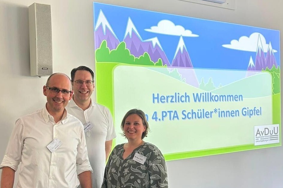 Der Vorstand des Apothekervereins von Düsseldorf beim 4. PTA-Gipfel (v.l.n.r.): Michael Makoschey, Daniel Warm, Barbara Grätz.
