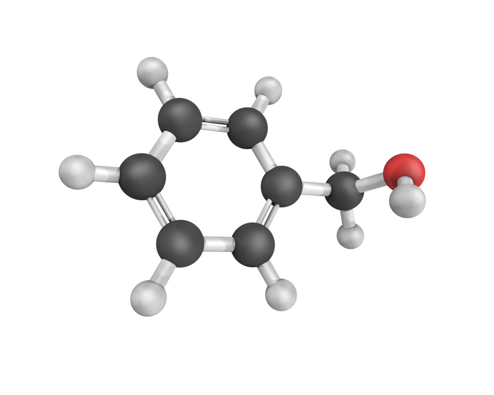 Abbildung von Benzylalkohol (Kugelteilchenmodell)