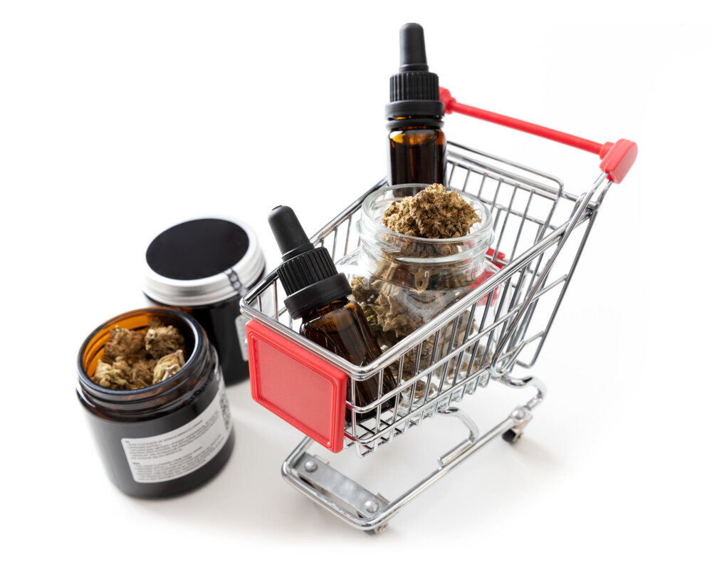 Cannabis-Produkte in einem Einkaufswagen Cannabis-Produkte in einem Einkaufswagen