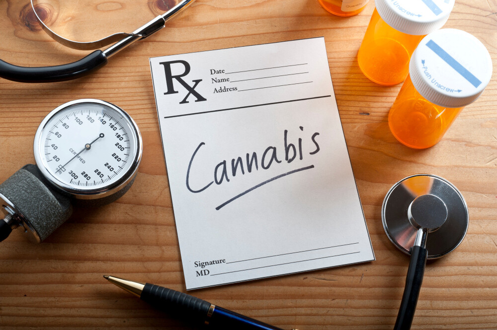 Notizzettel mit Cannabis und Rx aufschrift