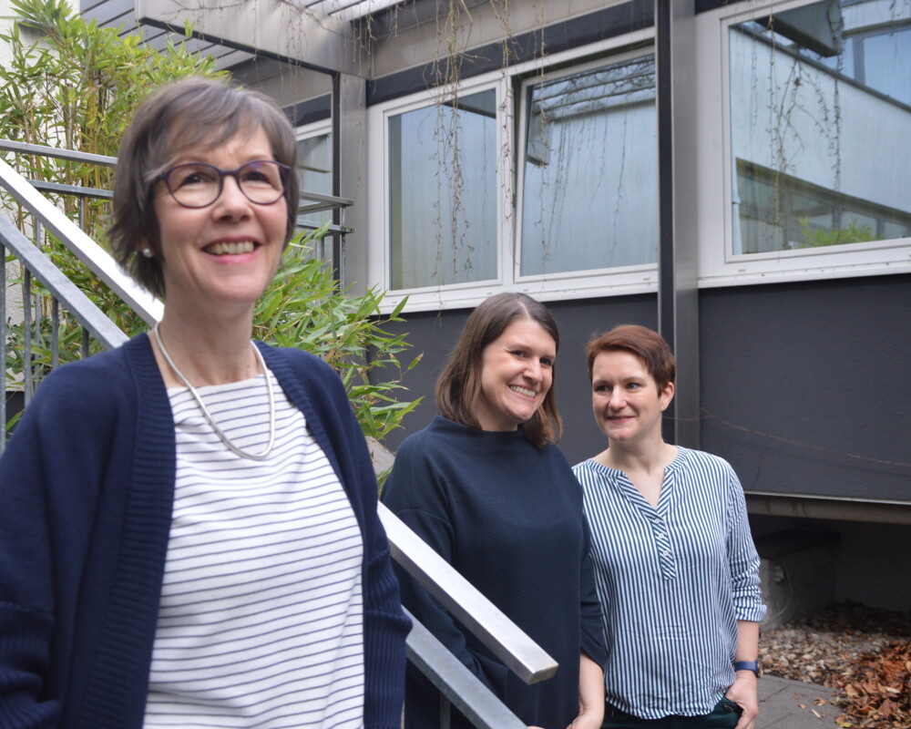 Redakteurin Stefanie Fastnacht mit PTA Sarah Siegler und Britta Fröhling