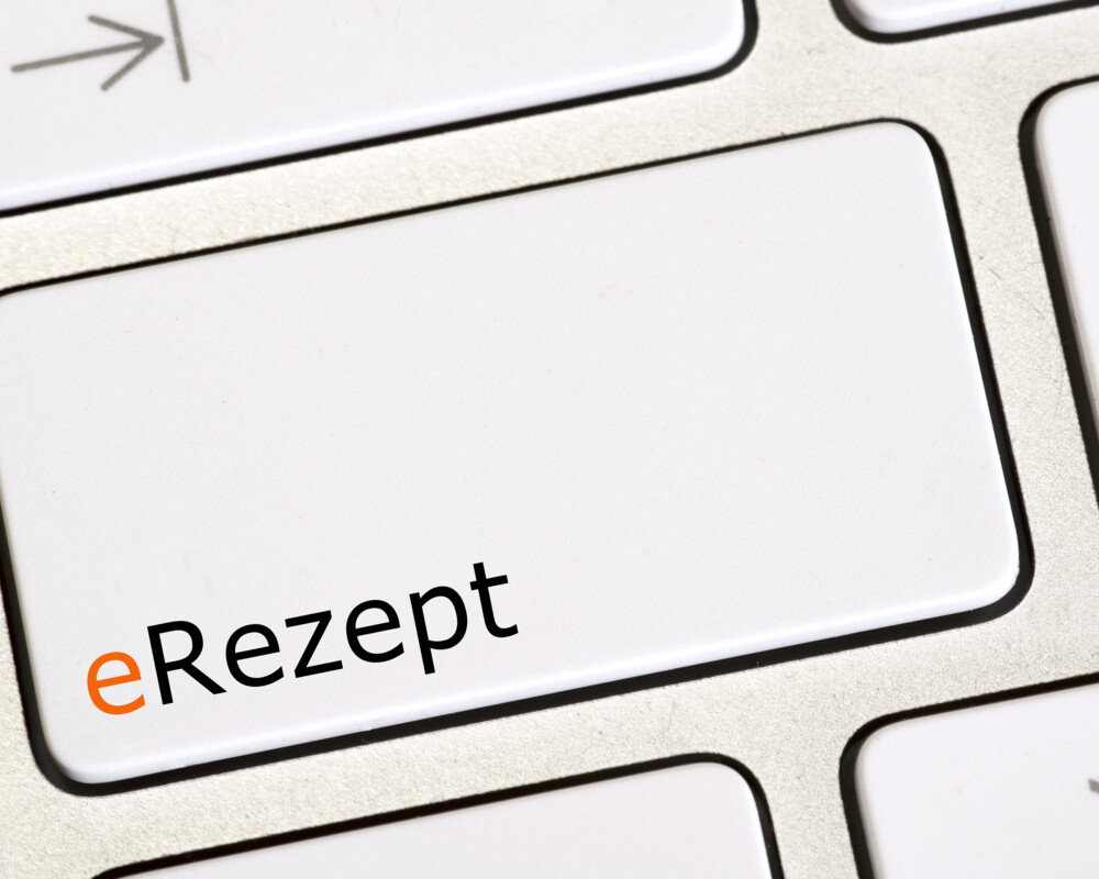 Eine Computertastatur und Taste für das E-Rezept