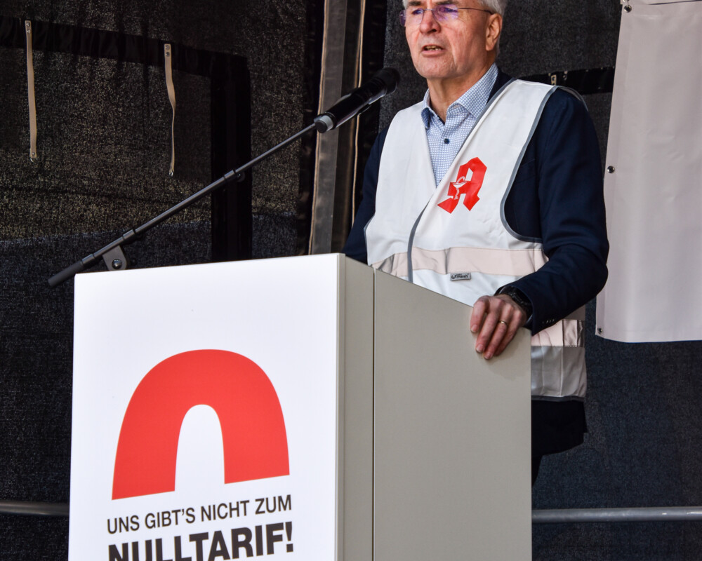 DAV-Vorsitzender Dr. Hans-Peter Hubmann beim Apothekenprotest in München am 23.03.26