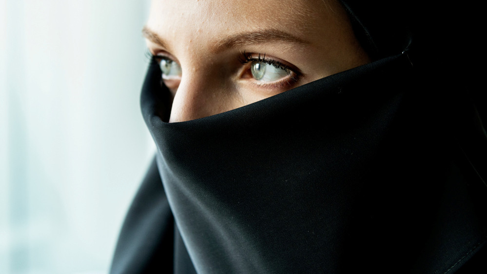 Porträt einer muslimische Frau mit Ganzkörperverschleierung
