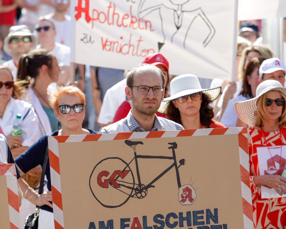 Plakate bei der Demo in Erfurt