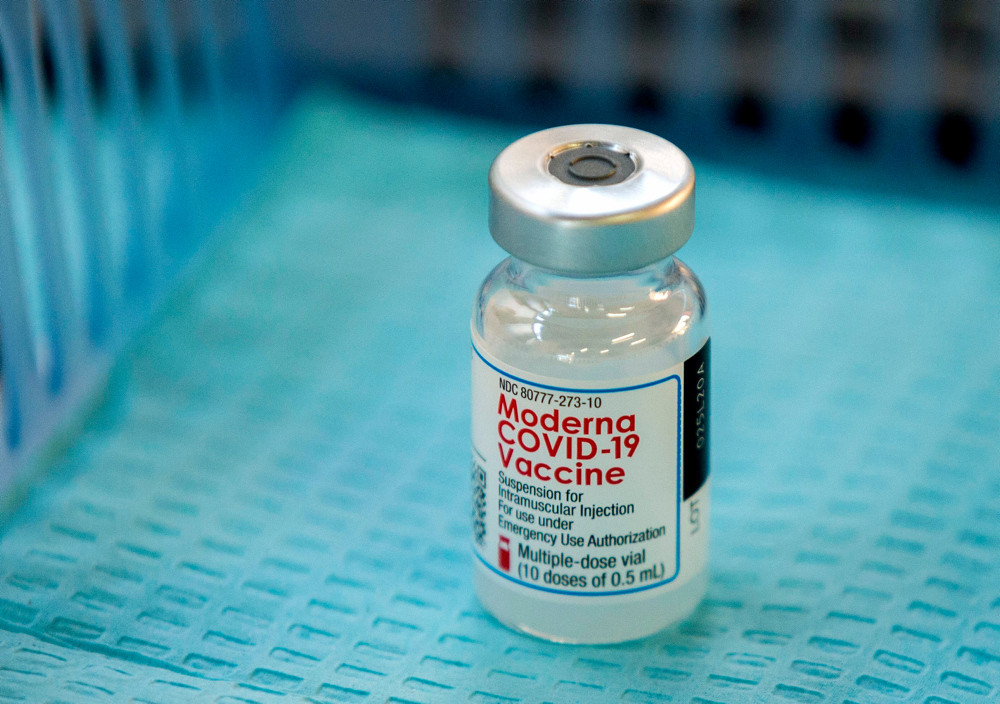 Durchstechampulle des Moderna-Impfstoffs gegen COVID-19