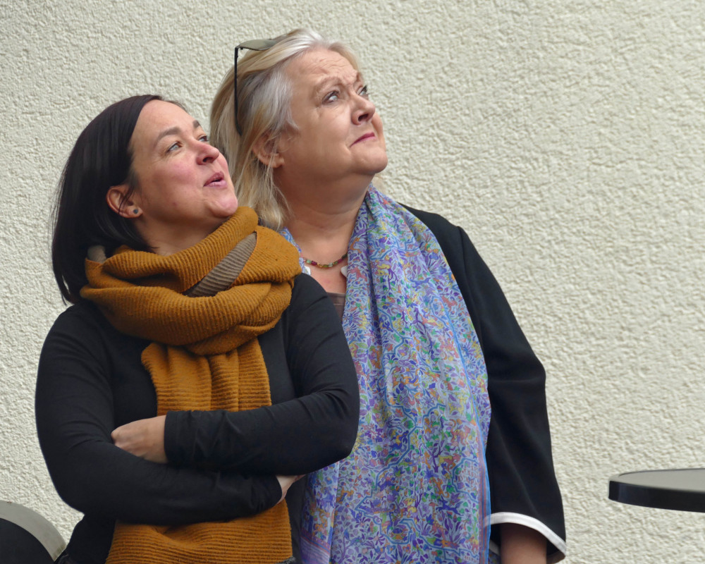 PTA Beiratsmitglied Lorena Denoville (links) und Chefredakteurin Julia Pflegel