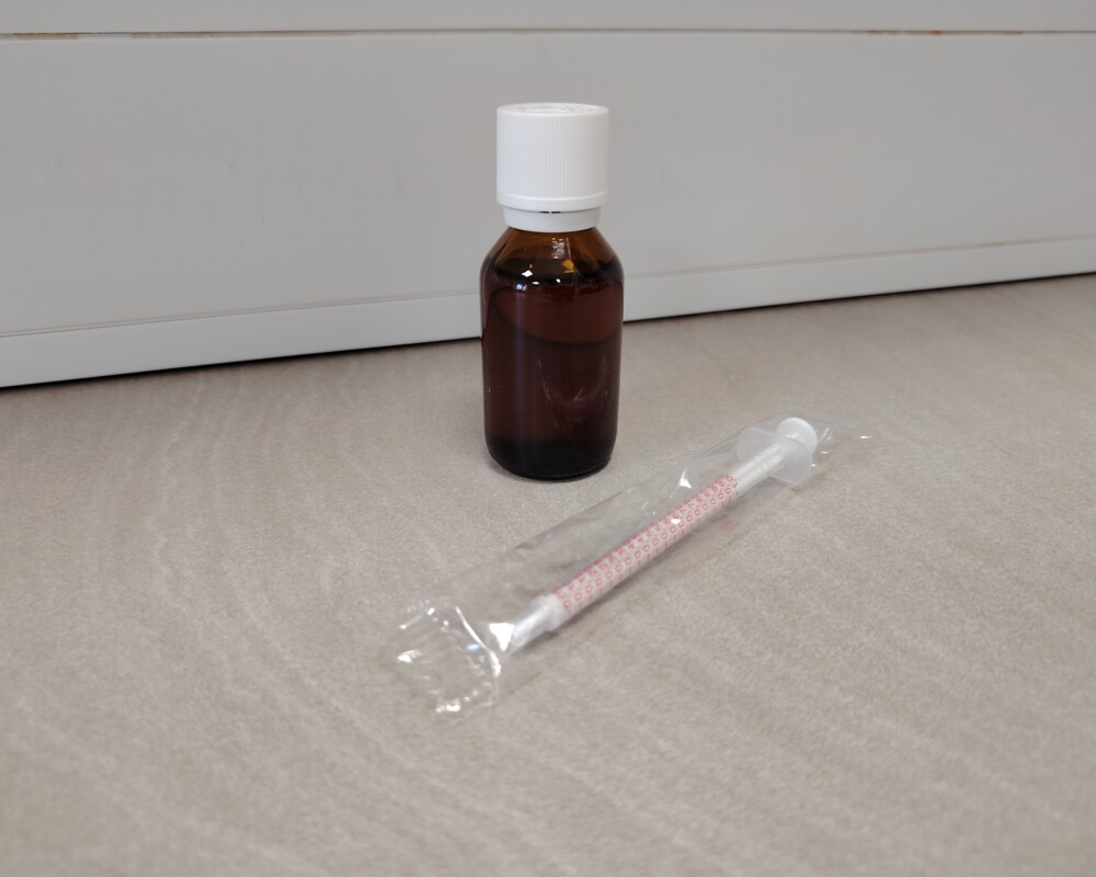 Abgeben Eine Kolbendosierpipette erleichtert die korrekte Einnahme.