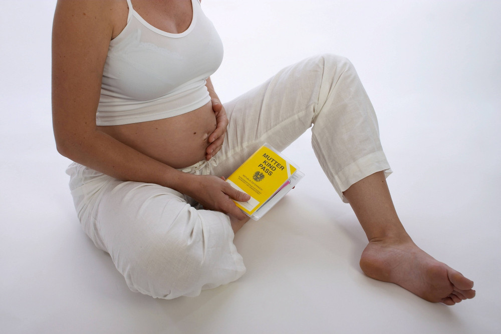 Schwangere mit Mutter-Kind-Pass