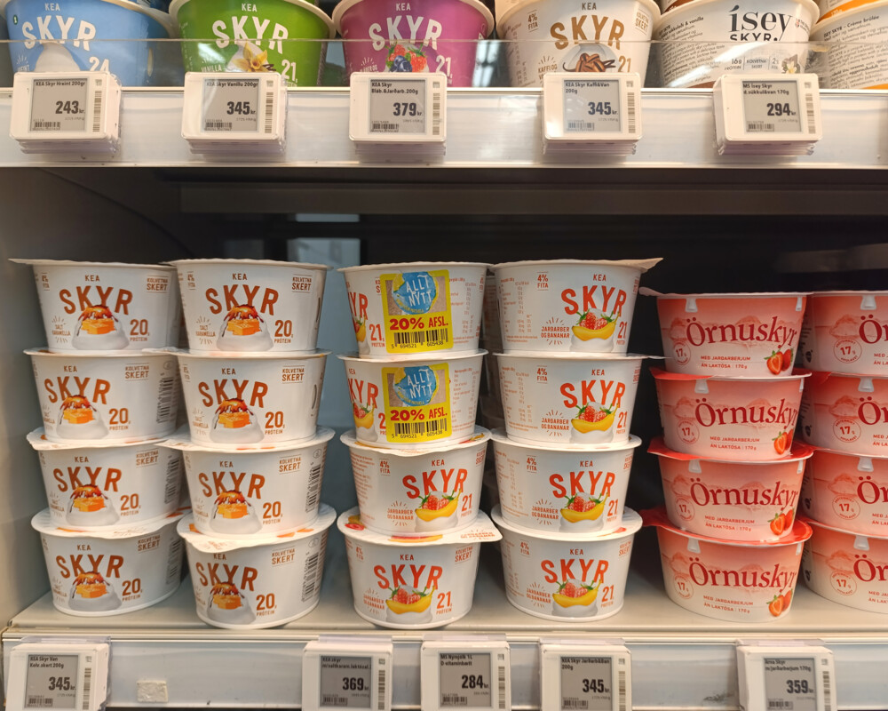 Skyr Milchprodukte in einem Regel in einem isländischer Supermarkt