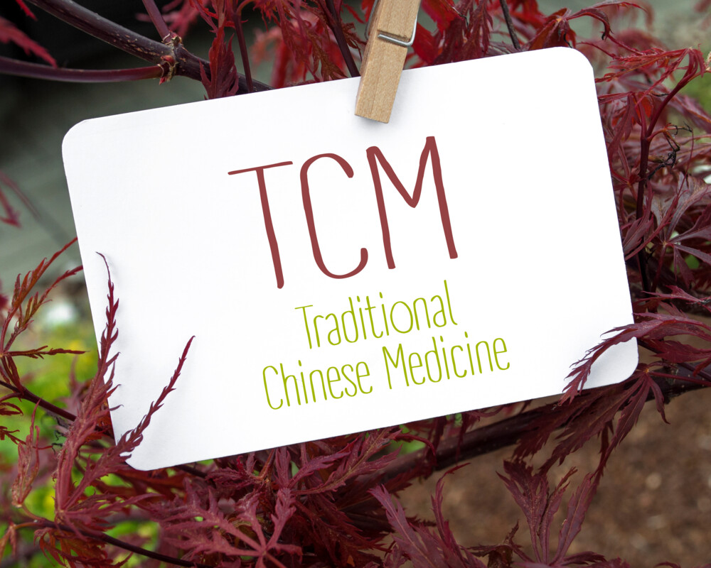 Schild mit der Aufschrift „TCM Traditional Chinese Medicine“ Schild mit der Aufschrift „TCM Traditional Chinese Medicine“