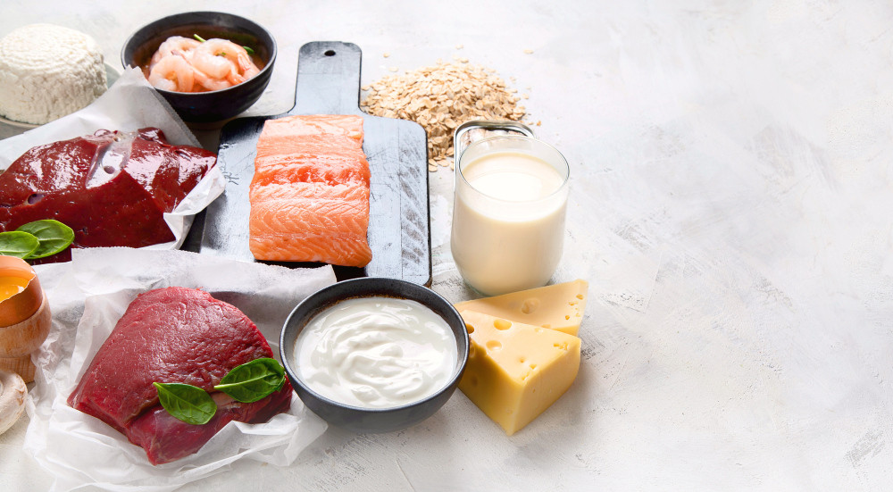 Vitamin B12-reiche Lebensmittel: Lachs, Fleisch, Milch und Milchprodukte