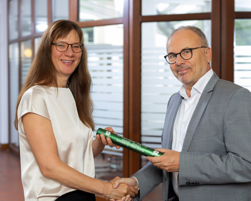 Ines Enge, neue Schulleiterin der Völker-Schule und ihr Vorgänger Burkhard Pölzing.