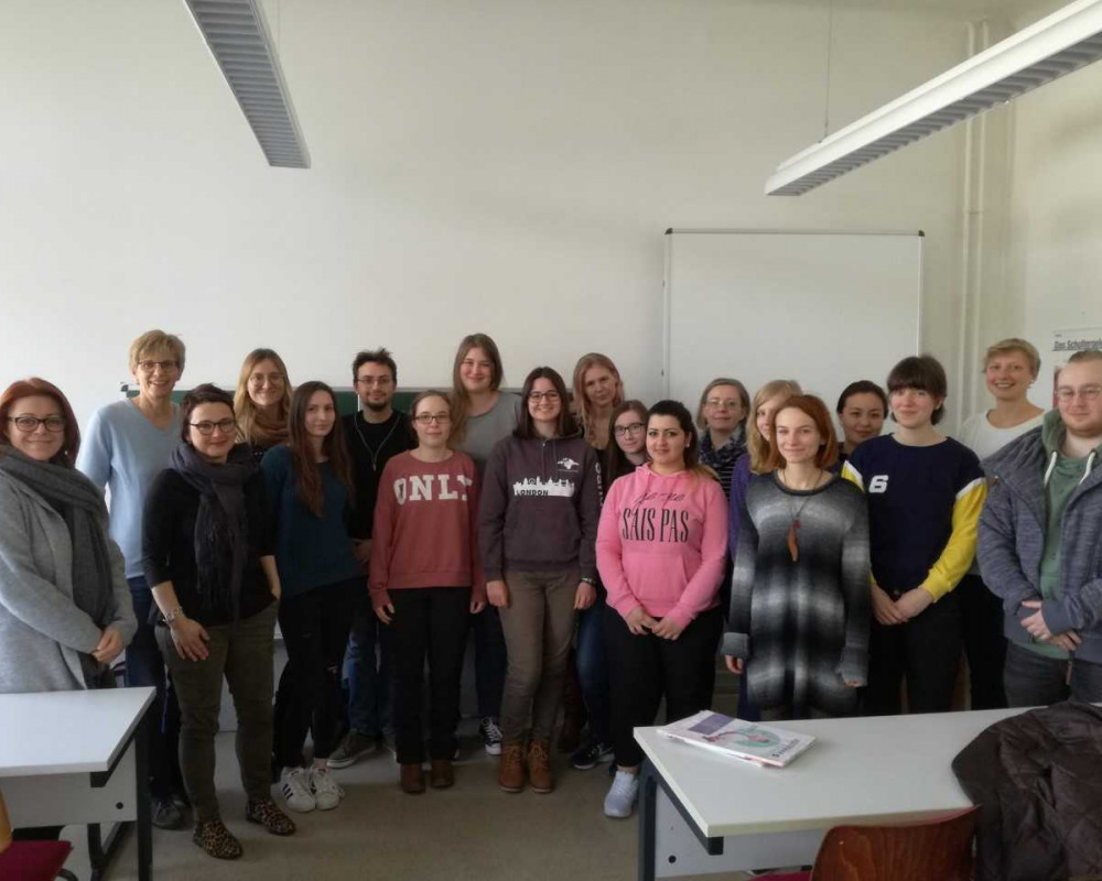 Gruppenfoto der Teilnehmer des Workshops „Lebenswirklichkeit von Menschen in Armut“ Gruppenfoto der Teilnehmer des Workshops „Lebenswirklichkeit von Menschen in Armut“