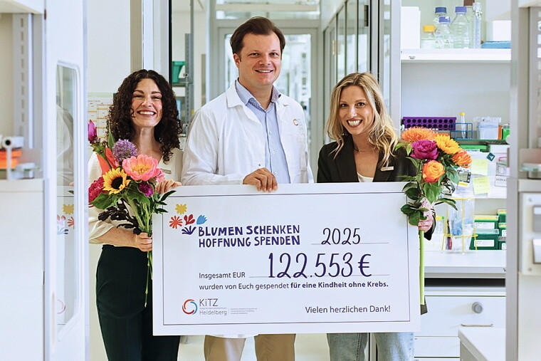 08pta_Pressebild_Spendenverkündung_Blumenkampagn25 08pta_Pressebild_Spendenverkündung_Blumenkampagn25
