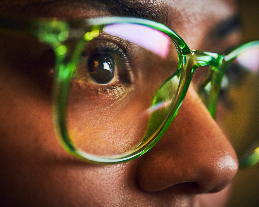 Nahaufnahme Auge mit Brille