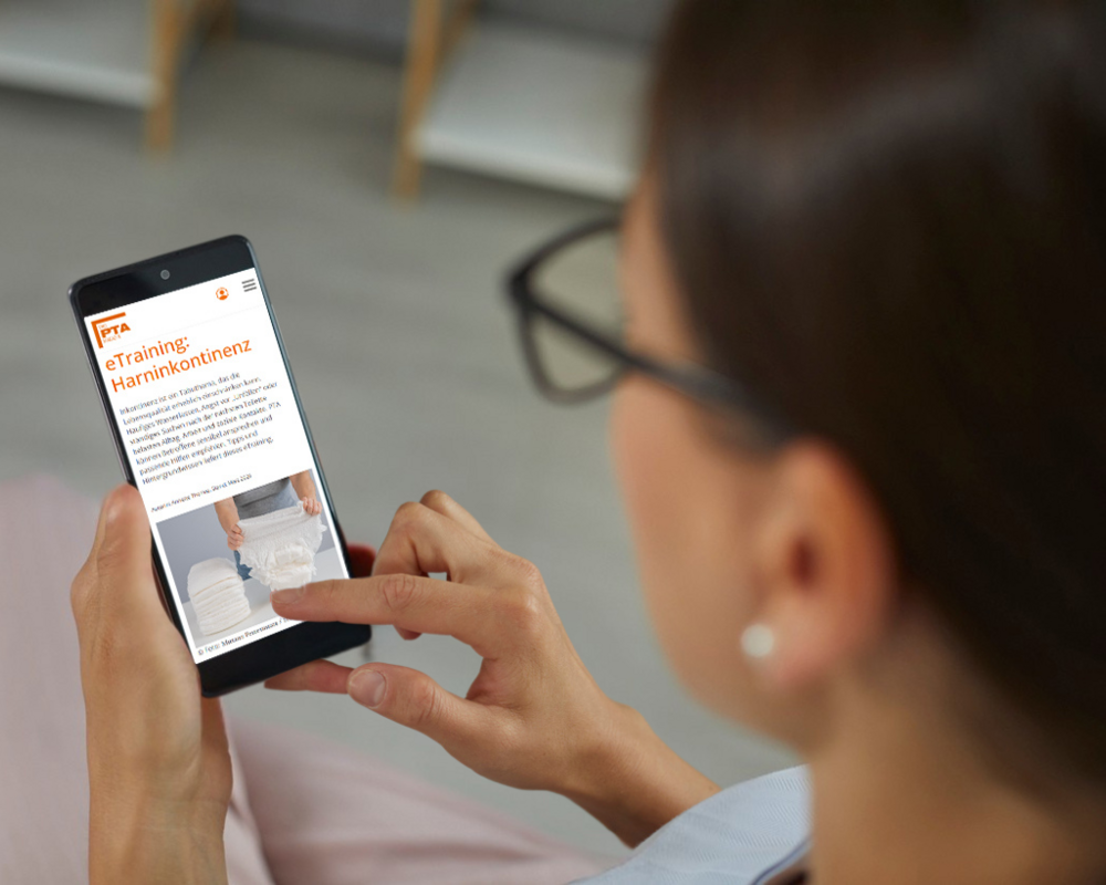 Frau mit Smartphone und eTraining