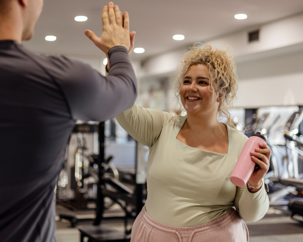High-five, Frau im Sportoutfit