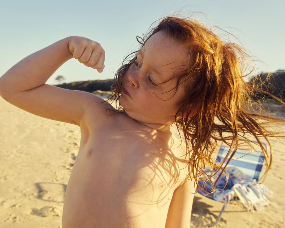 Kind am Strand