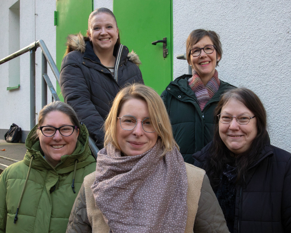 Sabine Hannes, Steffi Hebebrand,
Bettina Meier und Edith Wittig zusammen mit Redakteurin Stefanie Fastnacht (hinten rechts)