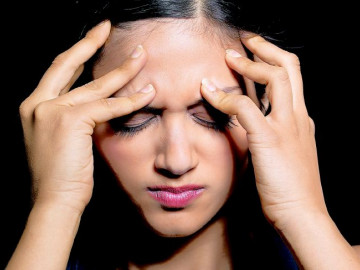 01pta_87727268_Woman with a headache_WEB