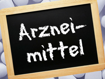 Tafel mit Aufschrift „Arzneimittel“
