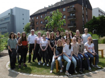 Schüler der PTA-Schule Münster besuchen den Arzneipflanzengarten des pharmazeutischen Instituts der Universität Münster