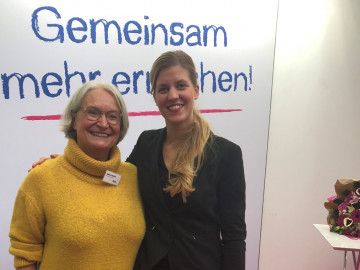 Sabine Pfeiffer (links) und ihre Nachfolgerin als Vorsitzende des BVpta Katja Hennig (rechts)