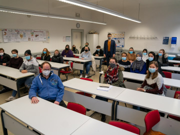 CDU Bundestagsabgeordneter Kai Whittaker zu Besuch an der Bernd Blindow Schule in Baden-Baden