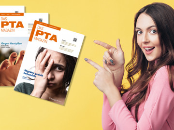 junge Frau zeigt auf Cover von DAS PTA MAGAZIN.