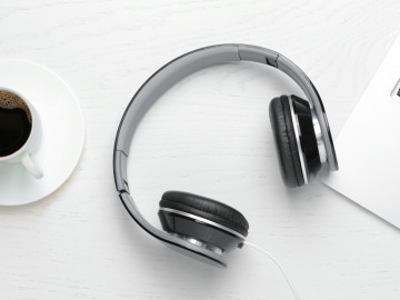 Kopfhörer, Kaffee, Laptop