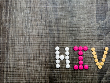 HIV in bunten Pillen geschrieben.