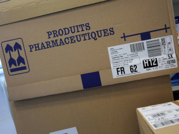 Pappkarton mit Aufschrift Produits Pharmaceutique