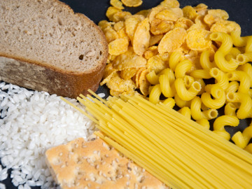 Brot, Nudeln, Reis und Cornflakes sind reich an Kohlenhydraten
