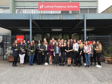 Examensklasse 2019 der Ludwig Fresenius Schulen Frankfurt