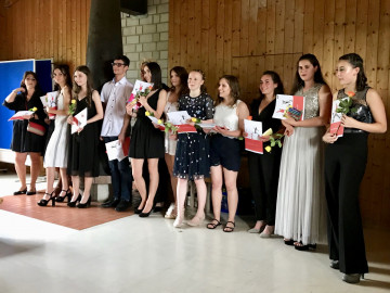 Die Klasse PTA 8 der DEB Lörrach bei der Examensfeier.